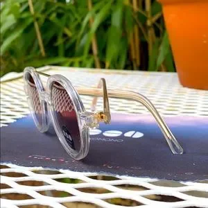 KOMONO New Women’s Vivien Clear Sunglasses round Komono | Accessories | Komono New Womens Vivien Clear  main image 2